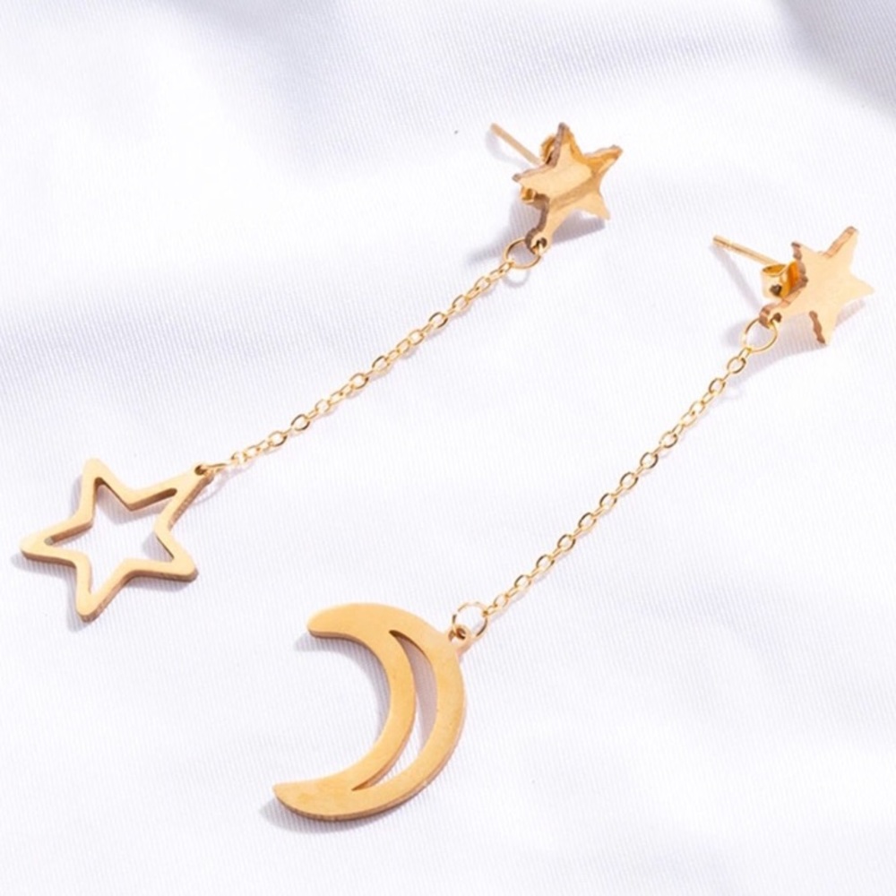 New Star & moon 🌙 ⭐️ dangle earrings